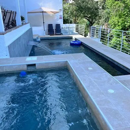 公寓 D With Heated Swimming Pool, Jacuzzi, Waterfall, Heating Is Extra 贝纳尔马德纳