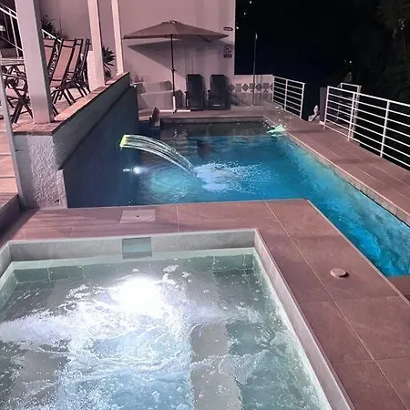 D With Heated Swimming Pool, Jacuzzi, Waterfall, Heating Is Extra 公寓