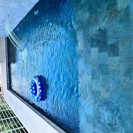 公寓 D With Heated Swimming Pool, Jacuzzi, Waterfall, Heating Is Extra *