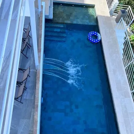 D With Heated Swimming Pool, Jacuzzi, Waterfall, Heating Is Extra 公寓
