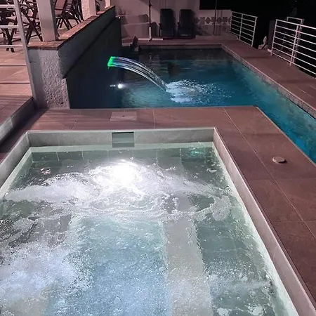 公寓 D With Heated Swimming Pool, Jacuzzi, Waterfall, Heating Is Extra